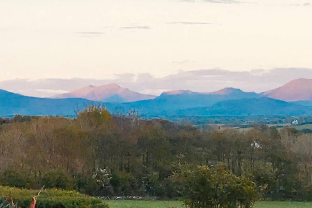 Snowdon Bay - North Wales - Stunning Llyn Peninsula Mountain & Ocean Views - Wilde Retreats Vila Pwllheli Exterior foto